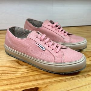 Superga “Like New” Classic Pink Canvas Sneakers. Beautiful Colorway. Must see!!